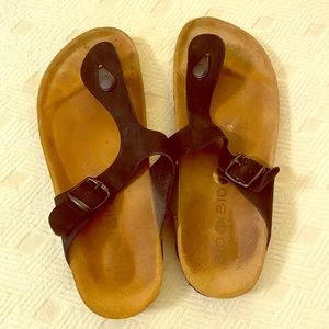Black leather thong sandals 8.5